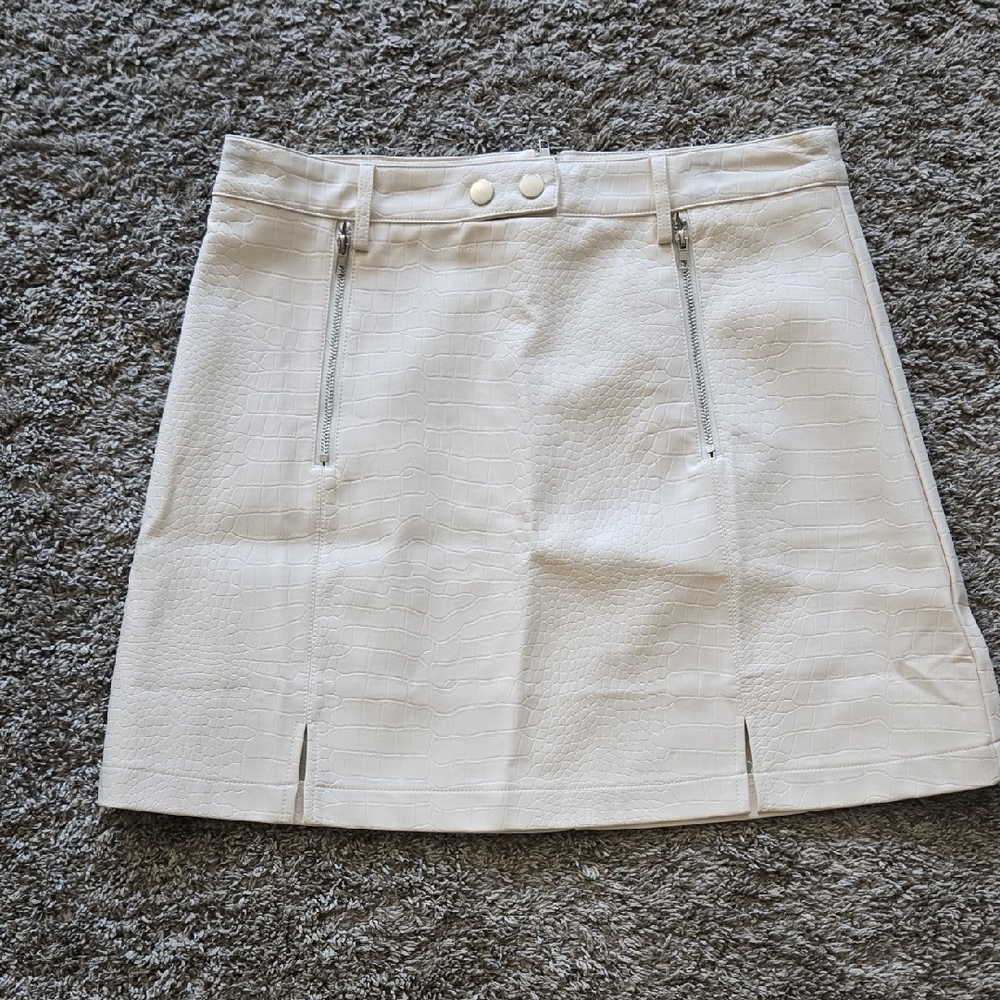 Francesca's Collections Cream Vegan Leather A-Line Mini Skirt with  Zippers